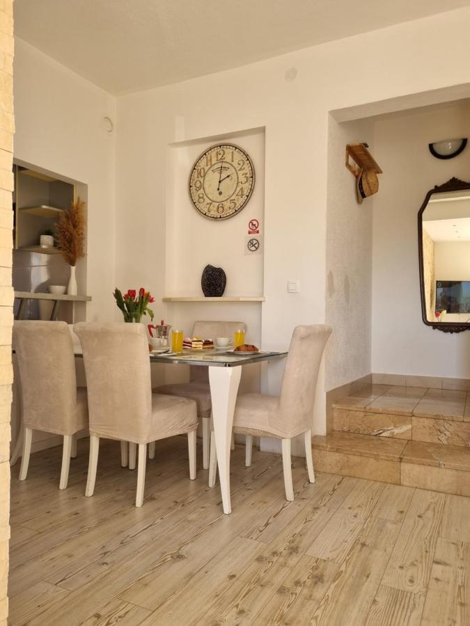 Apartment Bruno's Poolside Retreat Trogir
