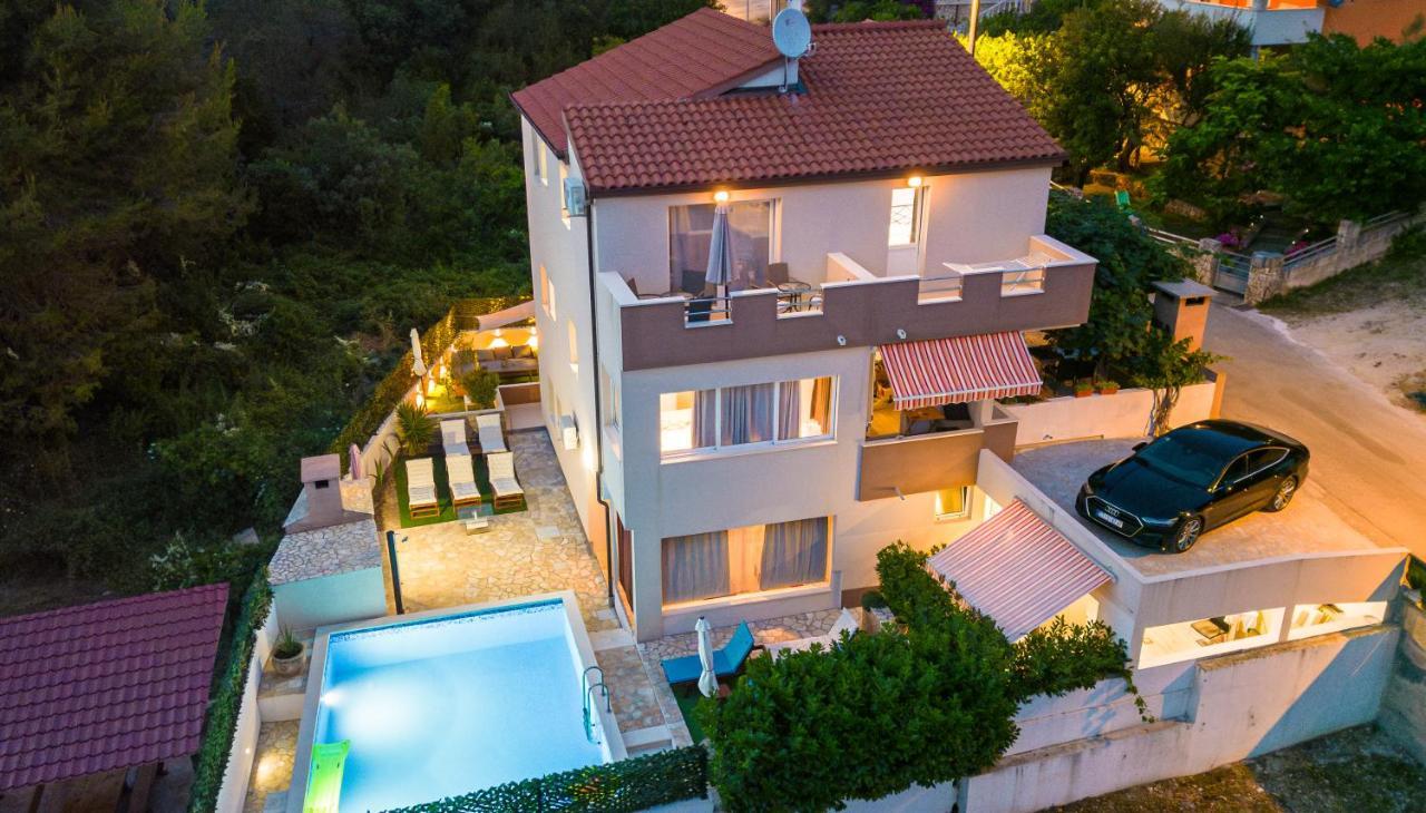 Bruno's Poolside Retreat *