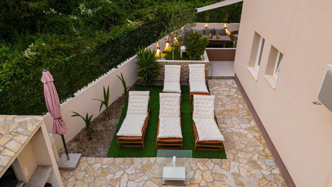 Apartment Bruno's Poolside Retreat