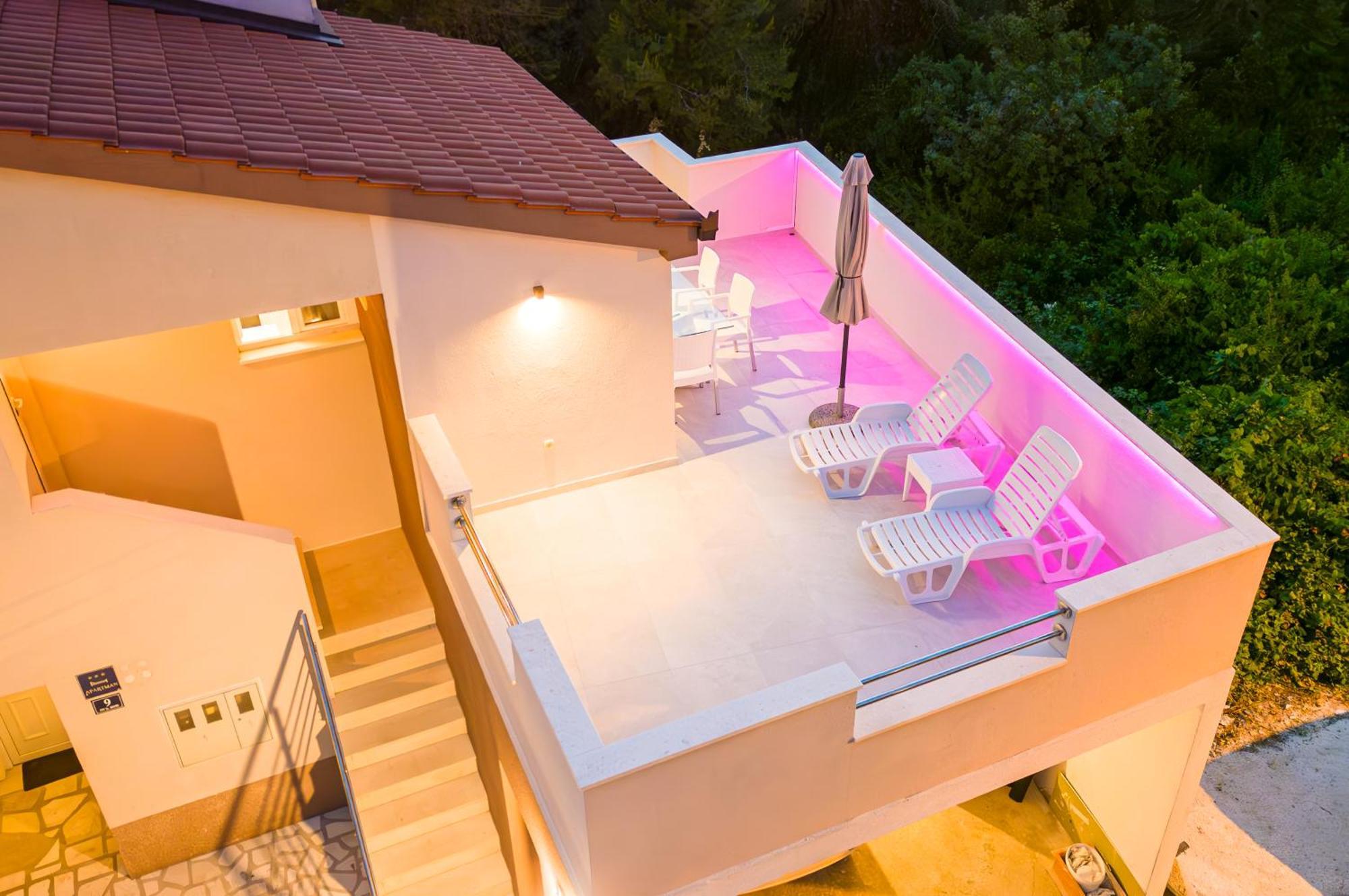 Apartment Bruno's Poolside Retreat