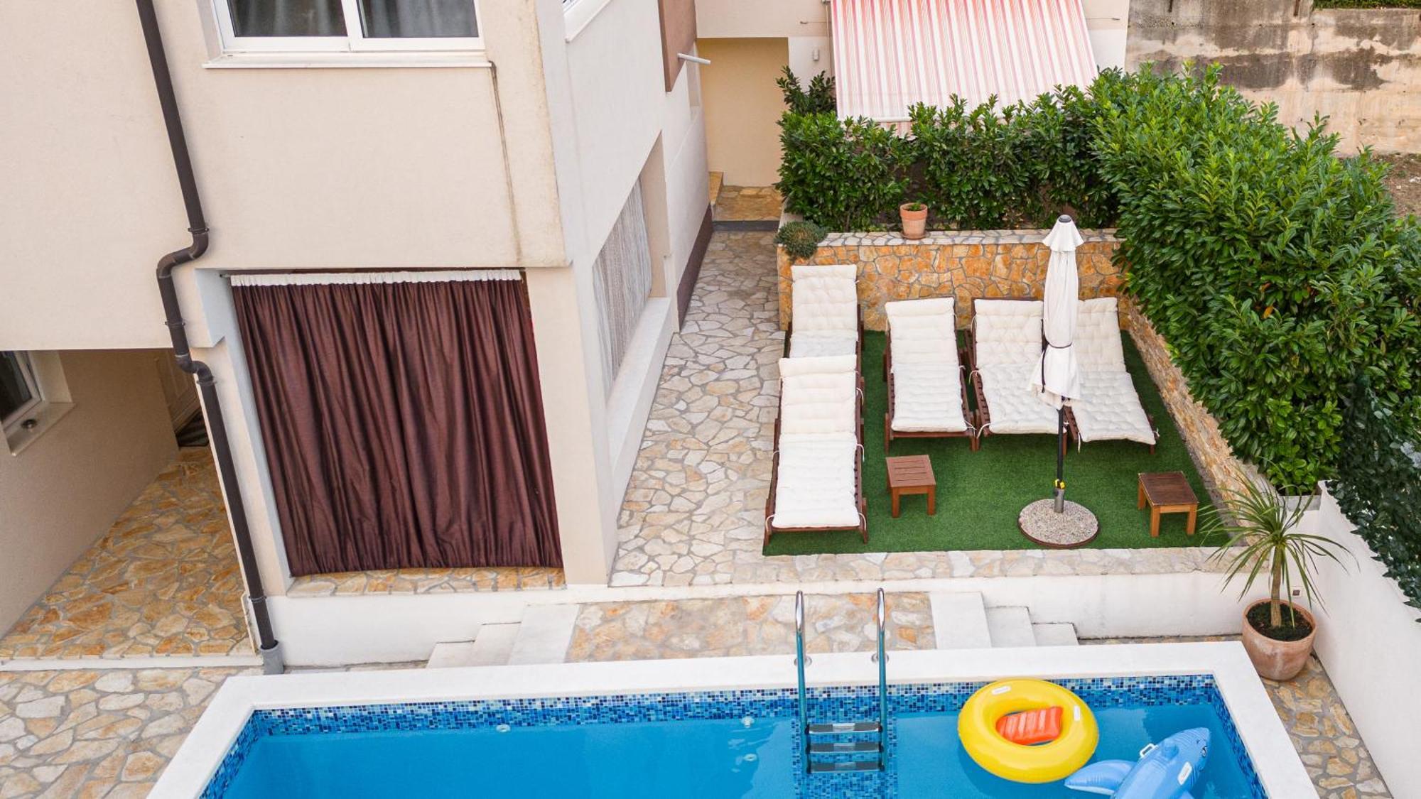 Apartment Bruno's Poolside Retreat