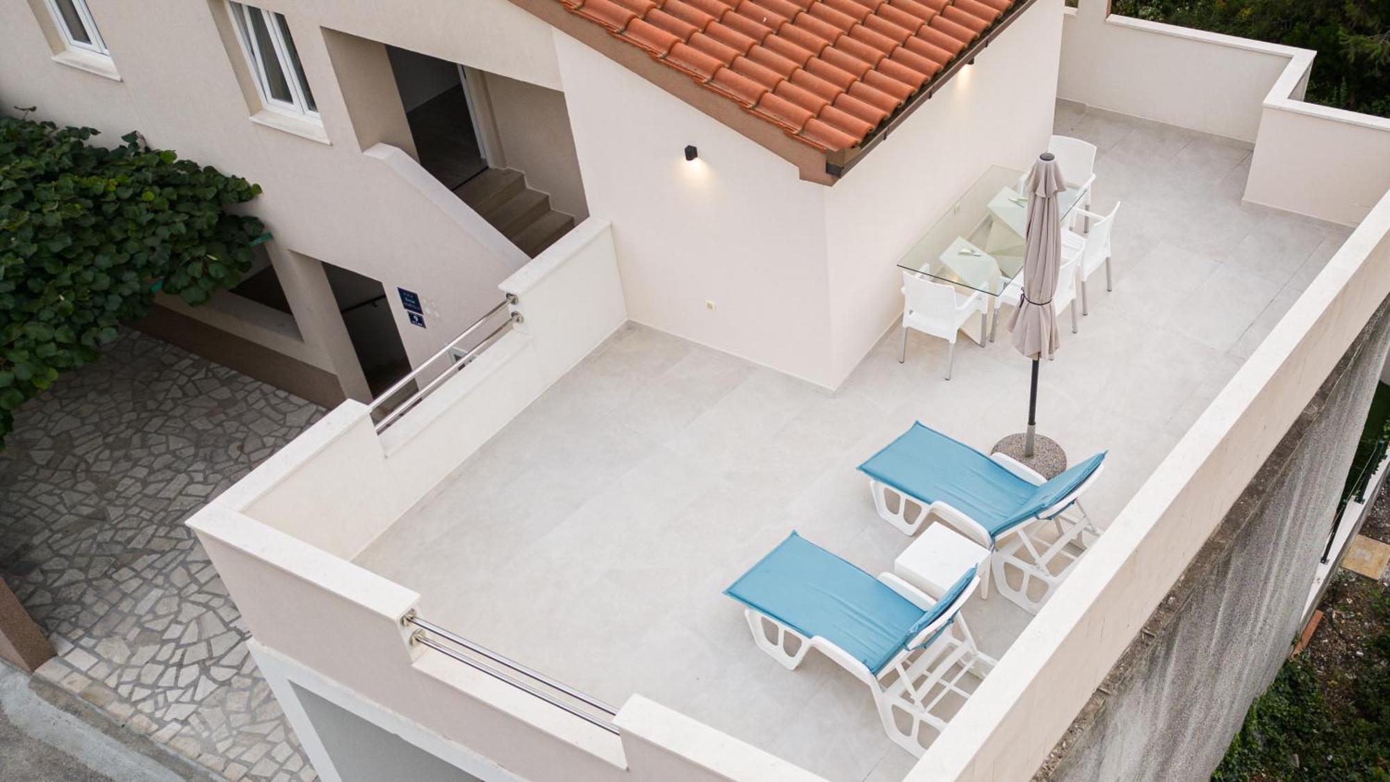 Apartment Bruno's Poolside Retreat Trogir