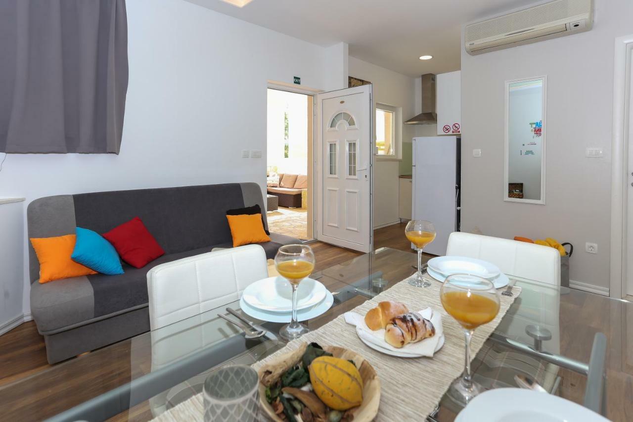 Bruno's Poolside Retreat Apartment