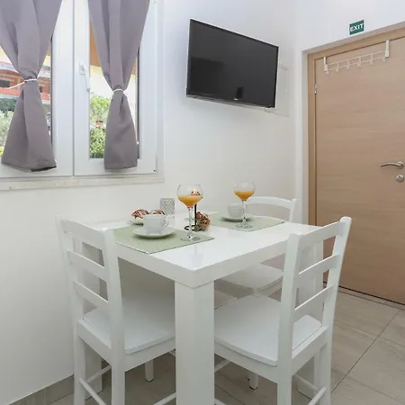 Bruno'S Poolside Retreat Apartment Trogir Exterior photo