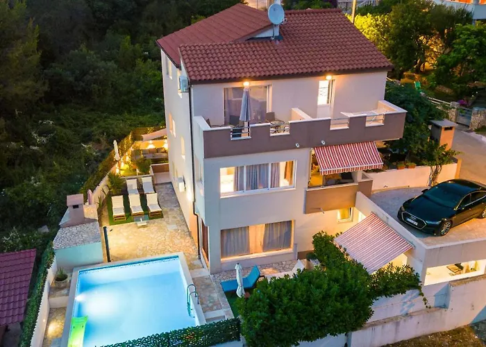 Bruno\'S Poolside Apartments - Near Beach