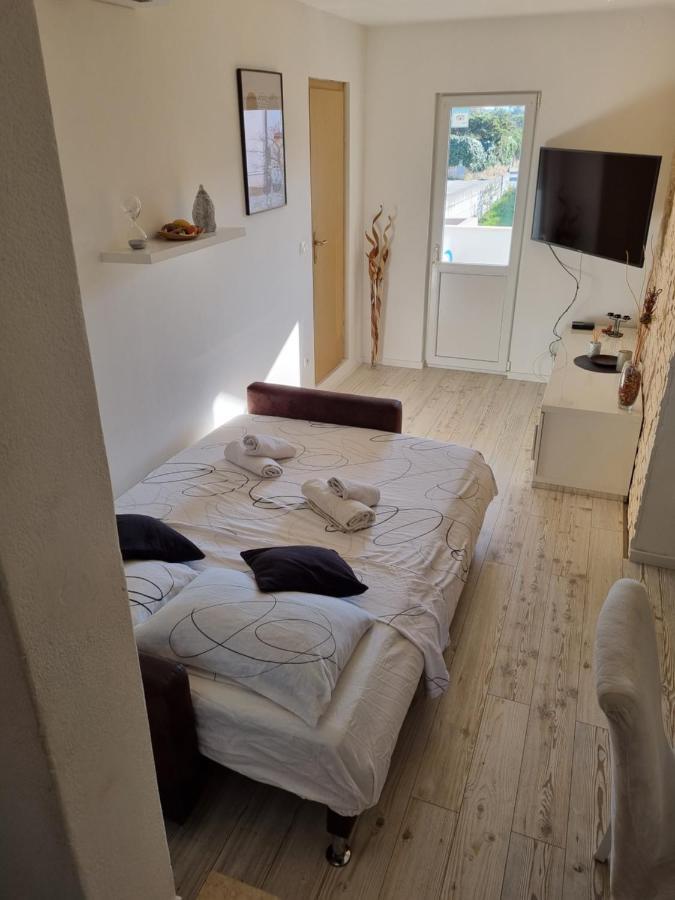 Appartement Bruno's Poolside Retreat *
