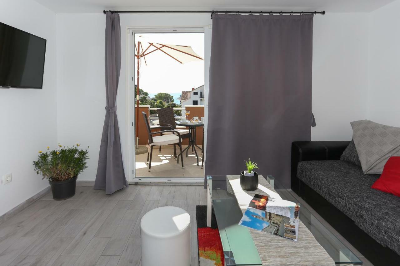 Bruno's Poolside Retreat Appartement *
